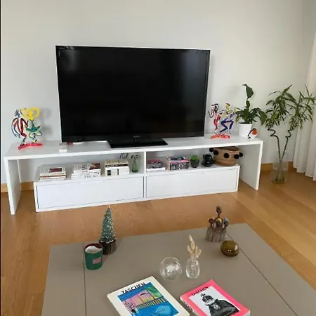 Lovely-Modern Apt- 90Mb/S Internet- 5Min To Bagdat Street Istanbul