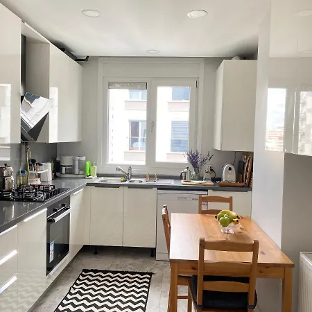 Lovely-Modern Apt- 90Mb/S Internet- 5Min To Bagdat Street Istanbul