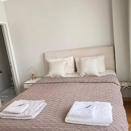 Lovely-Modern Apt- 90Mb/S Internet- 5Min To Bagdat Street *