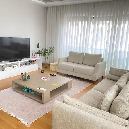 Apartment Lovely-Modern Apt- 90Mb/S Internet- 5Min To Bagdat Street *